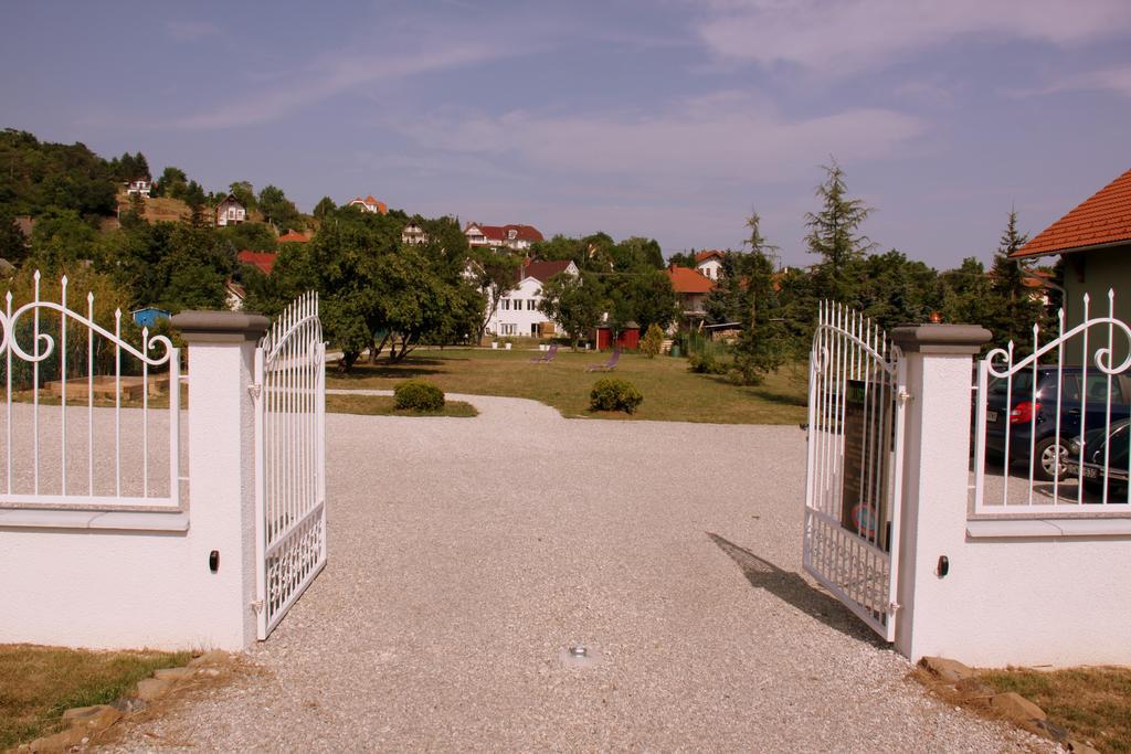 Villa Astoria Balatongyörök Exteriör bild